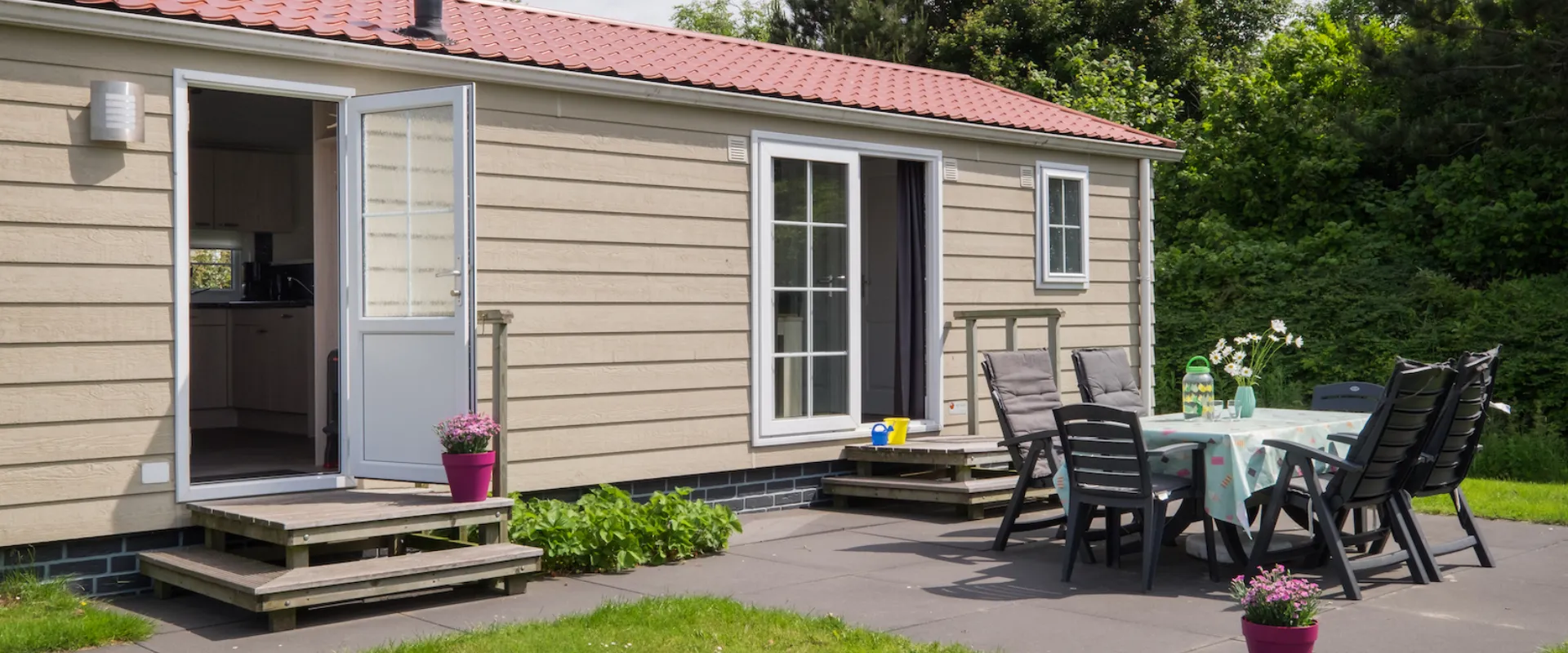 Camping t Weergors Luxe Chalet3